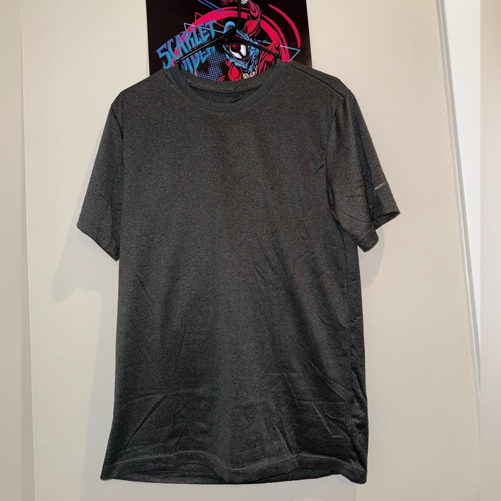 Brand new Nike Gray Short Sleeve Tee